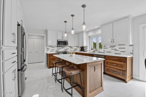 Tiny photo for 3159 Estuary Place, Maumee, OH 43537 (MLS # 10007474)
