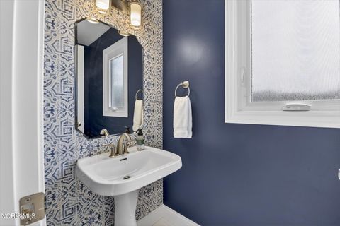 Tiny photo for 3159 Estuary Place, Maumee, OH 43537 (MLS # 10007474)