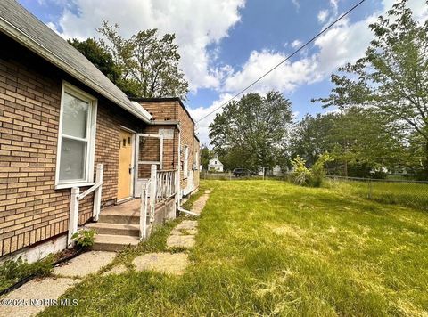 Photo of 1307 Noble Street, Toledo, OH 43608 (MLS # 10002407)