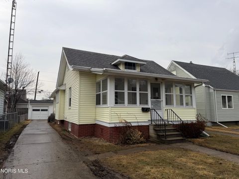 Photo of 1723 Evansdale Avenue, Toledo, OH 43607 (MLS # 10004803)