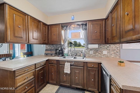 Tiny photo for 5736 Starr Avenue, Oregon, OH 43616 (MLS # 10012896)