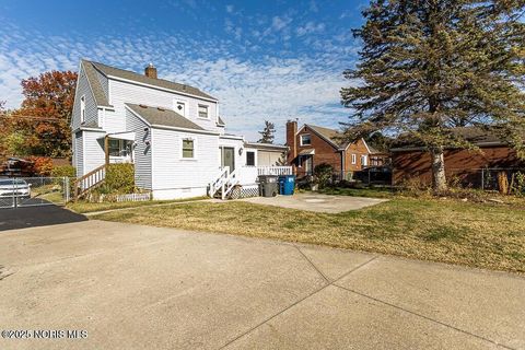 Tiny photo for 2149 Westbrook Drive, Toledo, OH 43613 (MLS # 10001916)