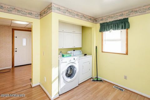 Tiny photo for 2149 Westbrook Drive, Toledo, OH 43613 (MLS # 10001916)