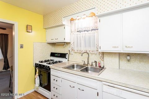 Tiny photo for 2149 Westbrook Drive, Toledo, OH 43613 (MLS # 10001916)