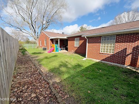 Tiny photo for 812 Fairview Avenue, Bowling Green, OH 43402 (MLS # 10006419)