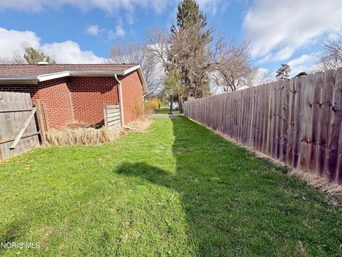 Tiny photo for 812 Fairview Avenue, Bowling Green, OH 43402 (MLS # 10006419)