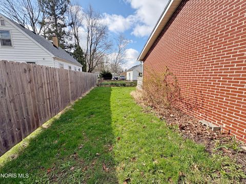 Tiny photo for 812 Fairview Avenue, Bowling Green, OH 43402 (MLS # 10006419)