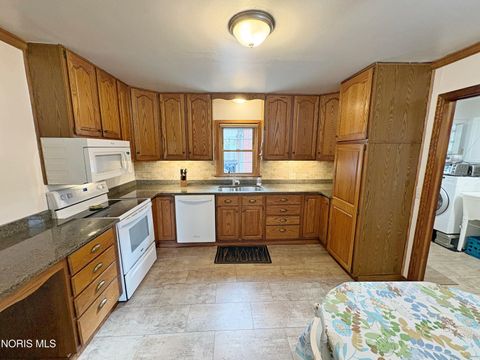 Tiny photo for 812 Fairview Avenue, Bowling Green, OH 43402 (MLS # 10006419)