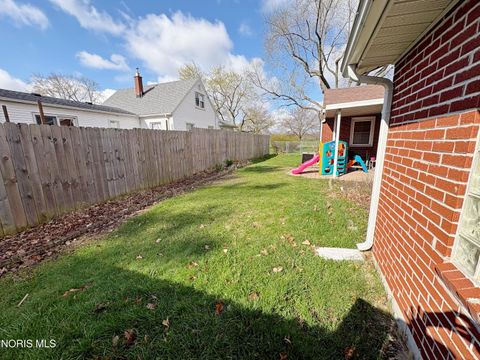 Tiny photo for 812 Fairview Avenue, Bowling Green, OH 43402 (MLS # 10006419)