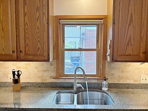 Tiny photo for 812 Fairview Avenue, Bowling Green, OH 43402 (MLS # 10006419)