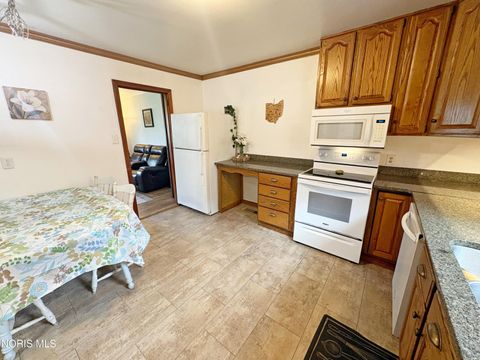 Tiny photo for 812 Fairview Avenue, Bowling Green, OH 43402 (MLS # 10006419)