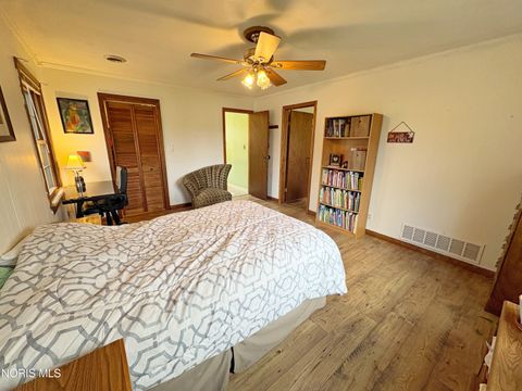 Tiny photo for 812 Fairview Avenue, Bowling Green, OH 43402 (MLS # 10006419)