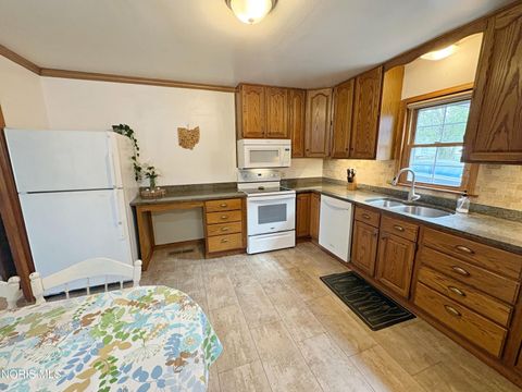 Tiny photo for 812 Fairview Avenue, Bowling Green, OH 43402 (MLS # 10006419)