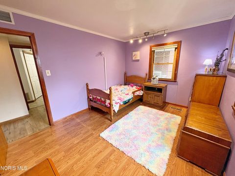 Tiny photo for 812 Fairview Avenue, Bowling Green, OH 43402 (MLS # 10006419)