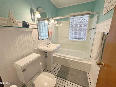 Tiny photo for 812 Fairview Avenue, Bowling Green, OH 43402 (MLS # 10006419)