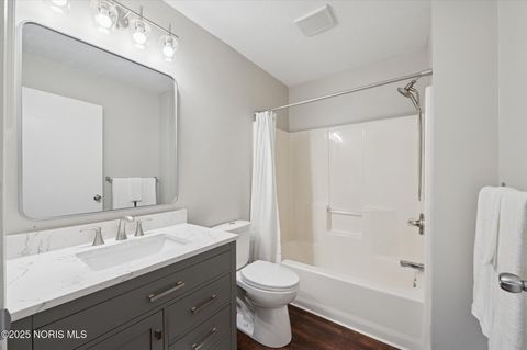 Tiny photo for 29918 Zachary Lane, Rossford, OH 43460 (MLS # 10000243)