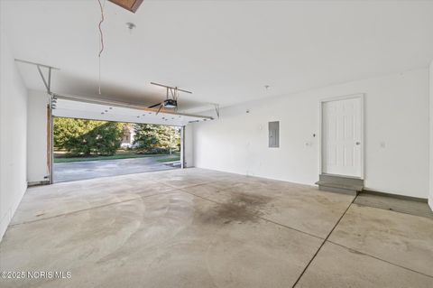 Tiny photo for 29918 Zachary Lane, Rossford, OH 43460 (MLS # 10000243)