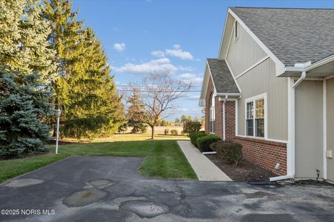 Tiny photo for 29918 Zachary Lane, Rossford, OH 43460 (MLS # 10000243)