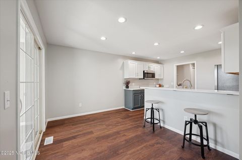 Tiny photo for 29918 Zachary Lane, Rossford, OH 43460 (MLS # 10000243)
