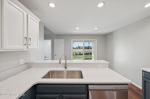 Tiny photo for 29918 Zachary Lane, Rossford, OH 43460 (MLS # 10000243)