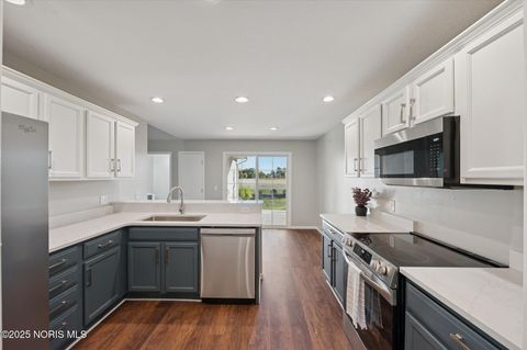 Tiny photo for 29918 Zachary Lane, Rossford, OH 43460 (MLS # 10000243)