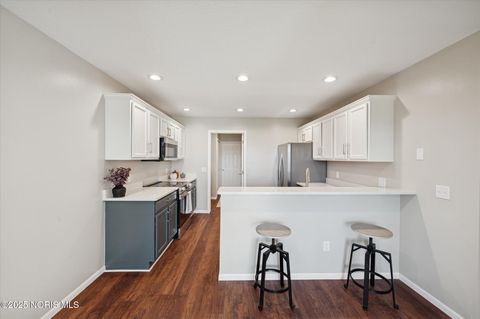Tiny photo for 29918 Zachary Lane, Rossford, OH 43460 (MLS # 10000243)