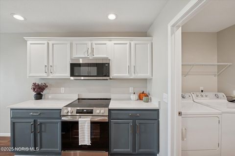 Tiny photo for 29918 Zachary Lane, Rossford, OH 43460 (MLS # 10000243)