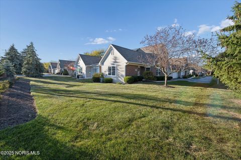 Tiny photo for 29918 Zachary Lane, Rossford, OH 43460 (MLS # 10000243)