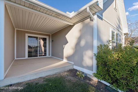 Tiny photo for 29918 Zachary Lane, Rossford, OH 43460 (MLS # 10000243)