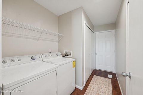 Tiny photo for 29918 Zachary Lane, Rossford, OH 43460 (MLS # 10000243)