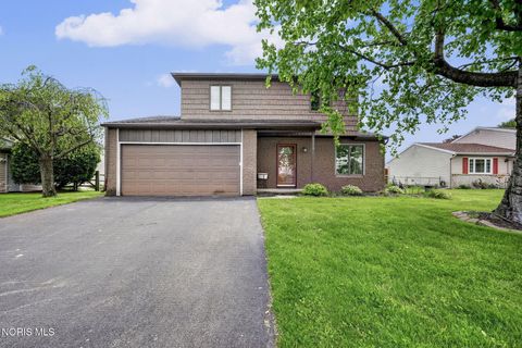 Photo of 3378 Bordeaux, Northwood, OH 43619 (MLS # 10006965)