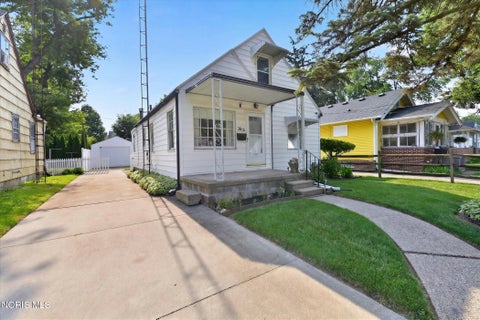 Tiny photo for 3606 Burton Avenue, Toledo, OH 43612 (MLS # 10010422)