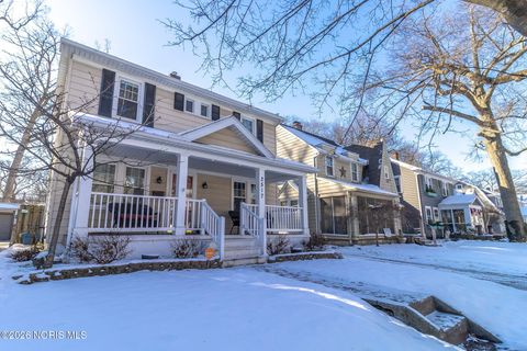Photo of 2517 Portsmouth Avenue, Toledo, OH 43613 (MLS # 10003408)