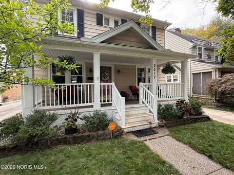 Tiny photo for 2517 Portsmouth Avenue, Toledo, OH 43613 (MLS # 10003408)