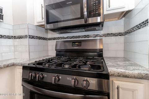 Tiny photo for 2517 Portsmouth Avenue, Toledo, OH 43613 (MLS # 10003408)