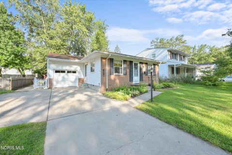 Photo of 2521 Orchard Hills Boulevard, Toledo, OH 43615 (MLS # 10012337)