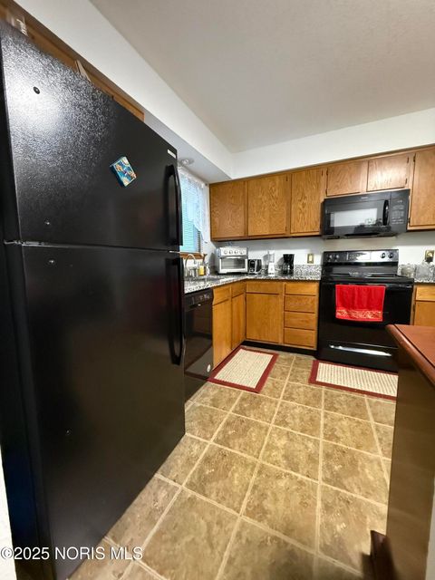 Tiny photo for 2749 Pin Oak Drive # 5, Toledo, OH 43615 (MLS # 10001512)