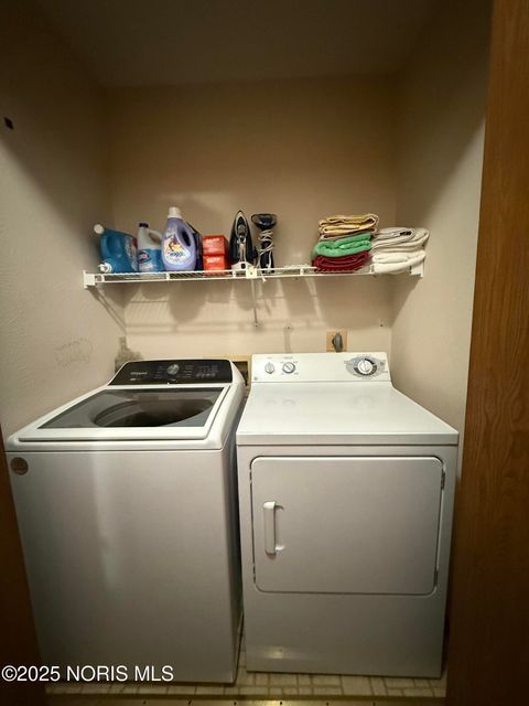 Tiny photo for 2749 Pin Oak Drive # 5, Toledo, OH 43615 (MLS # 10001512)