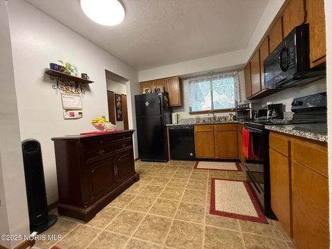 Tiny photo for 2749 Pin Oak Drive # 5, Toledo, OH 43615 (MLS # 10001512)