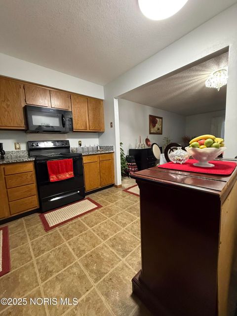 Tiny photo for 2749 Pin Oak Drive # 5, Toledo, OH 43615 (MLS # 10001512)