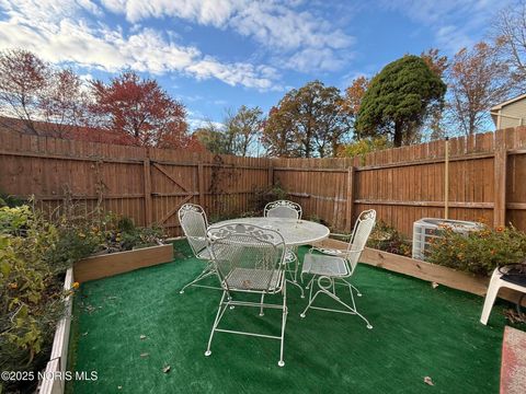 Tiny photo for 2749 Pin Oak Drive # 5, Toledo, OH 43615 (MLS # 10001512)