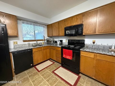 Tiny photo for 2749 Pin Oak Drive # 5, Toledo, OH 43615 (MLS # 10001512)