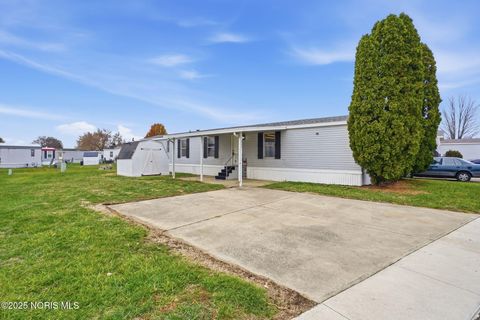 Photo of 8256 Silverwood Drive, Findlay, OH 45840 (MLS # 10001707)