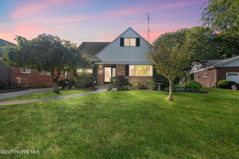 Photo of 2352 Roseann Drive, Toledo, OH 43611 (MLS # 10002101)