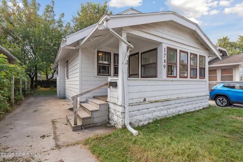 Photo of 1749 Berdan Avenue, Toledo, OH 43613 (MLS # 10002585)