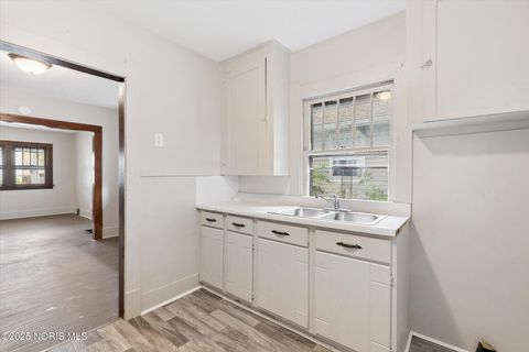 Tiny photo for 1749 Berdan Avenue, Toledo, OH 43613 (MLS # 10002585)