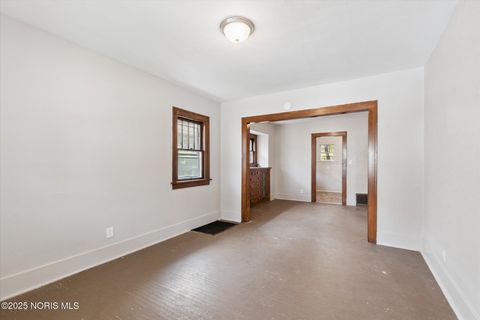 Tiny photo for 1749 Berdan Avenue, Toledo, OH 43613 (MLS # 10002585)