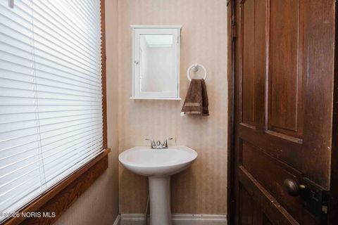 Tiny photo for 807 W Main Cross Street, Findlay, OH 45840 (MLS # 10003780)