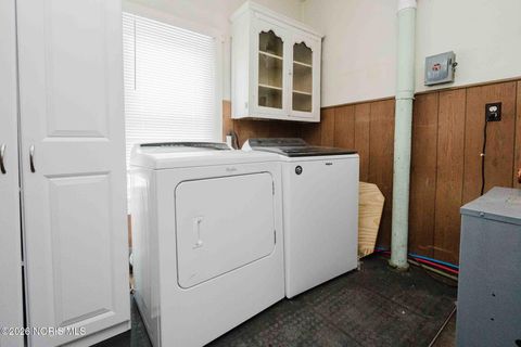 Tiny photo for 807 W Main Cross Street, Findlay, OH 45840 (MLS # 10003780)