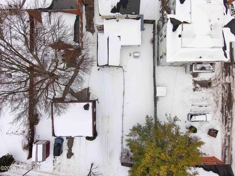 Tiny photo for 807 W Main Cross Street, Findlay, OH 45840 (MLS # 10003780)